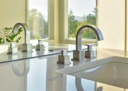 Plombier pour création de cuisine et salle de bain dans maison en construction  